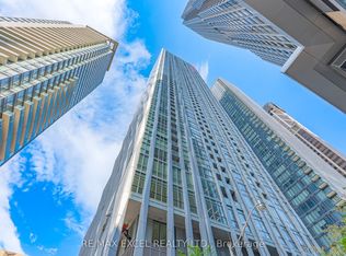 1 Yorkville Ave #3909, Toronto, ON M4W