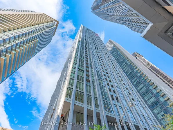 1 Yorkville Ave #3909, Toronto, ON M4W