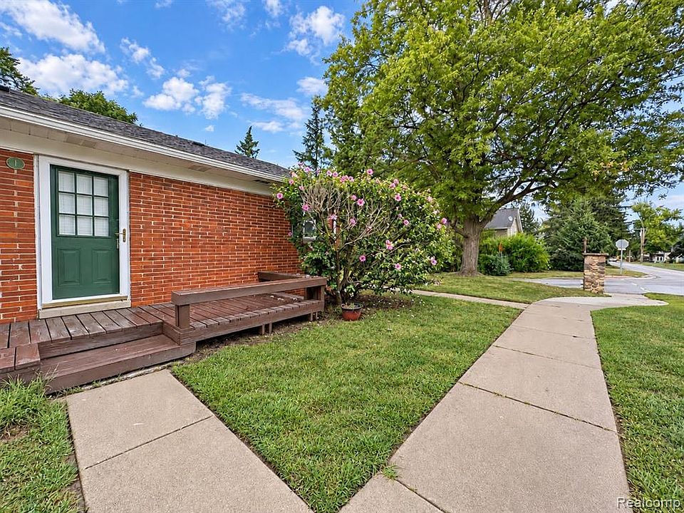1st image of 307 Ladd Rd APT 1