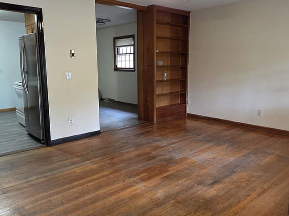 2nd image of 593 Dawn Dr