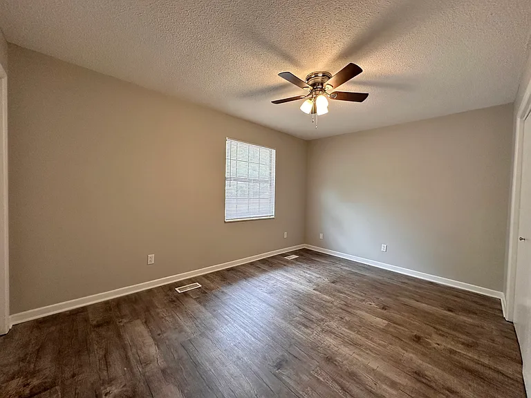 935 Naomi Dr — Photo 15