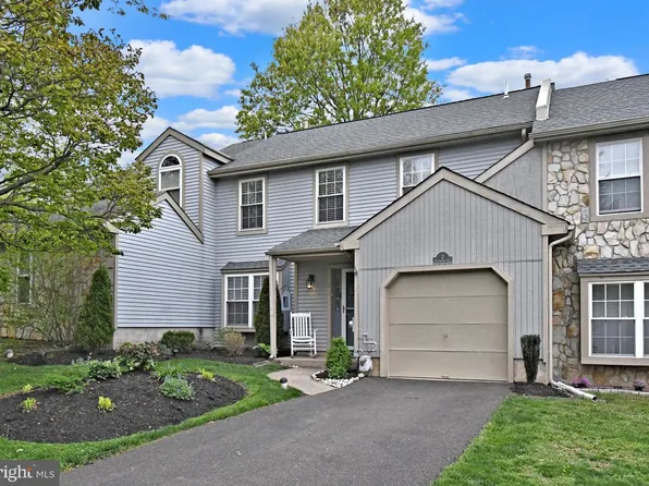 2 Cottonwood St, Newtown, PA 18940