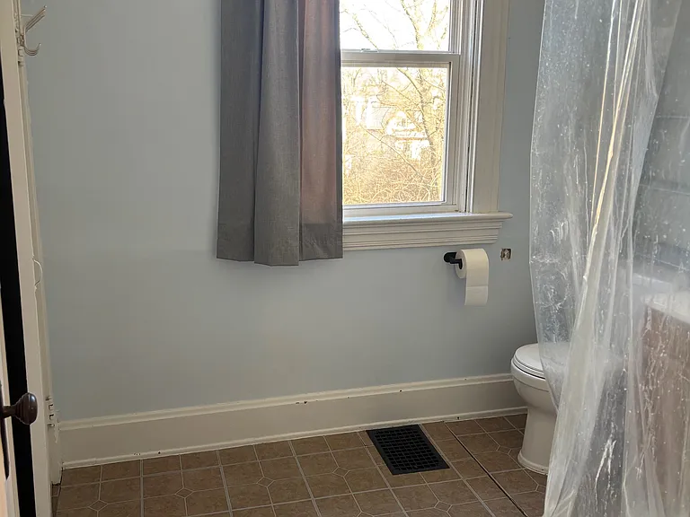 624 Probasco St — Photo 1