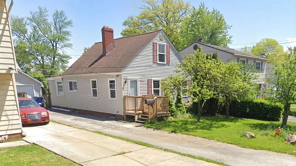 4-Bedroom Home with Detached Garage in Eastlake — Photo 1