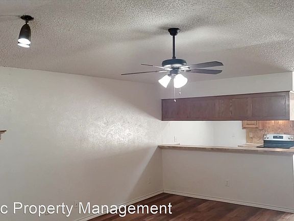 4th image of 15 Shady Valley Ct