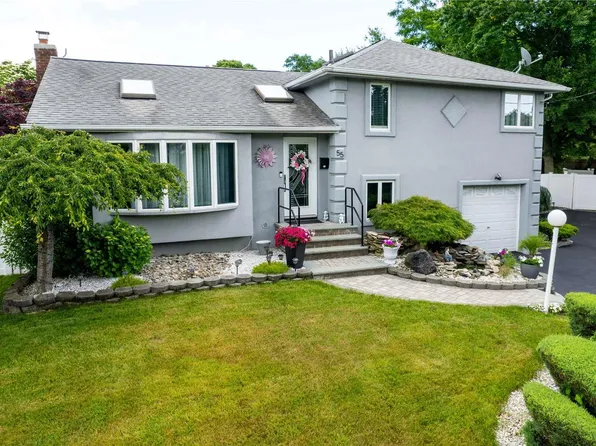 55 Emerson Avenue, North Babylon, NY 11703