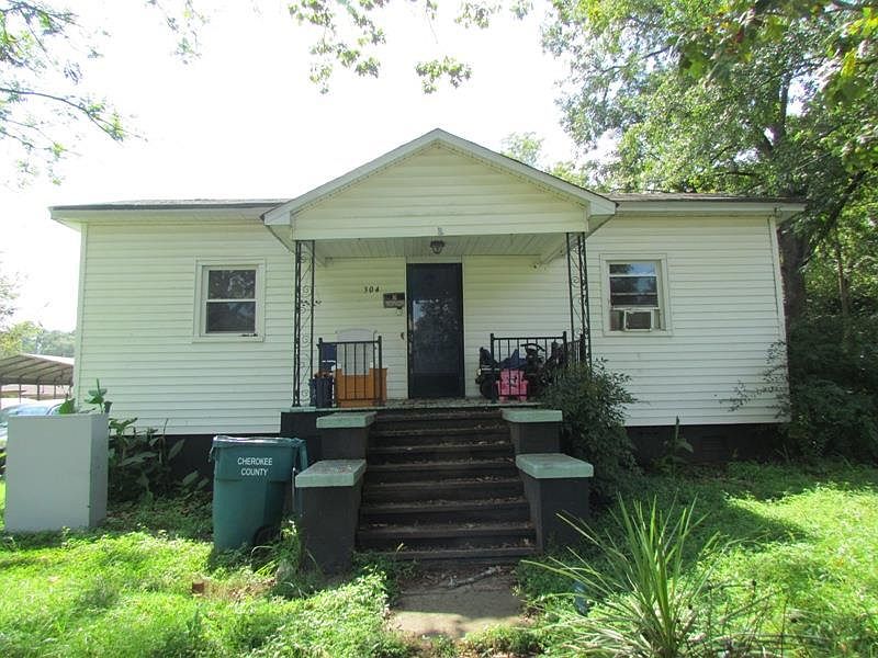 2nd image of 304 S Rutherford St