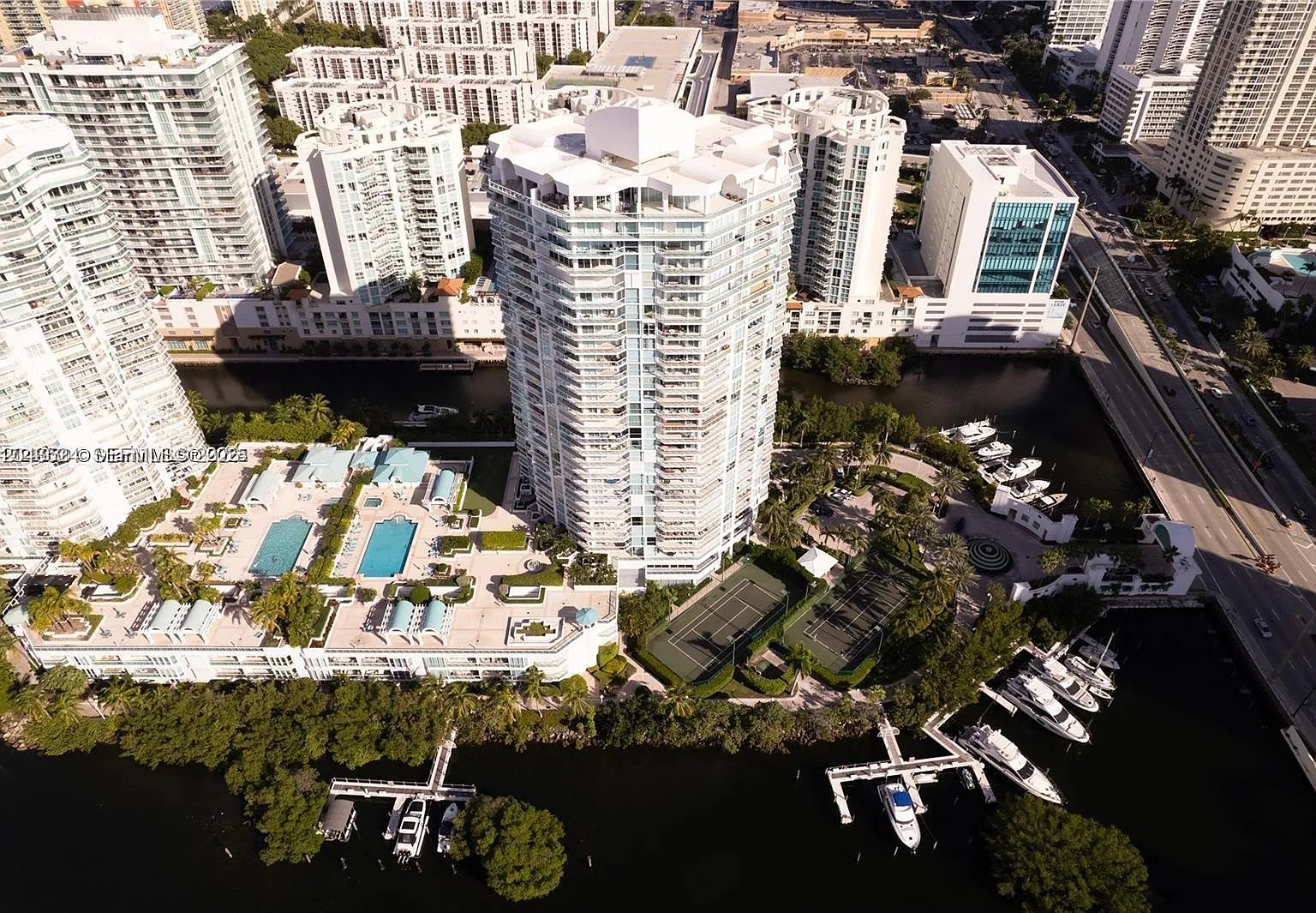 Oceania Iv Condo — Photo 3