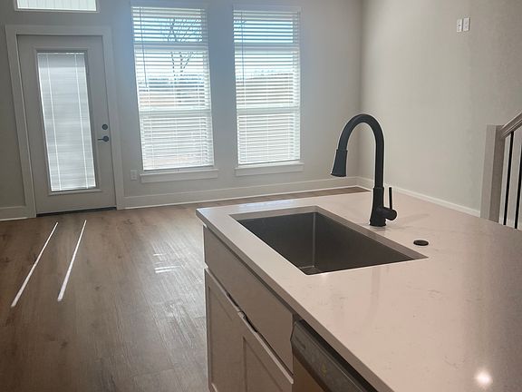 4th image of 1831 Lapis Ave