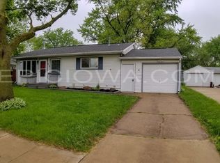 810 Old Marion Rd NE, Cedar Rapids, IA 52402