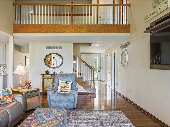 2nd image of 3409 NE Briarwood Dr