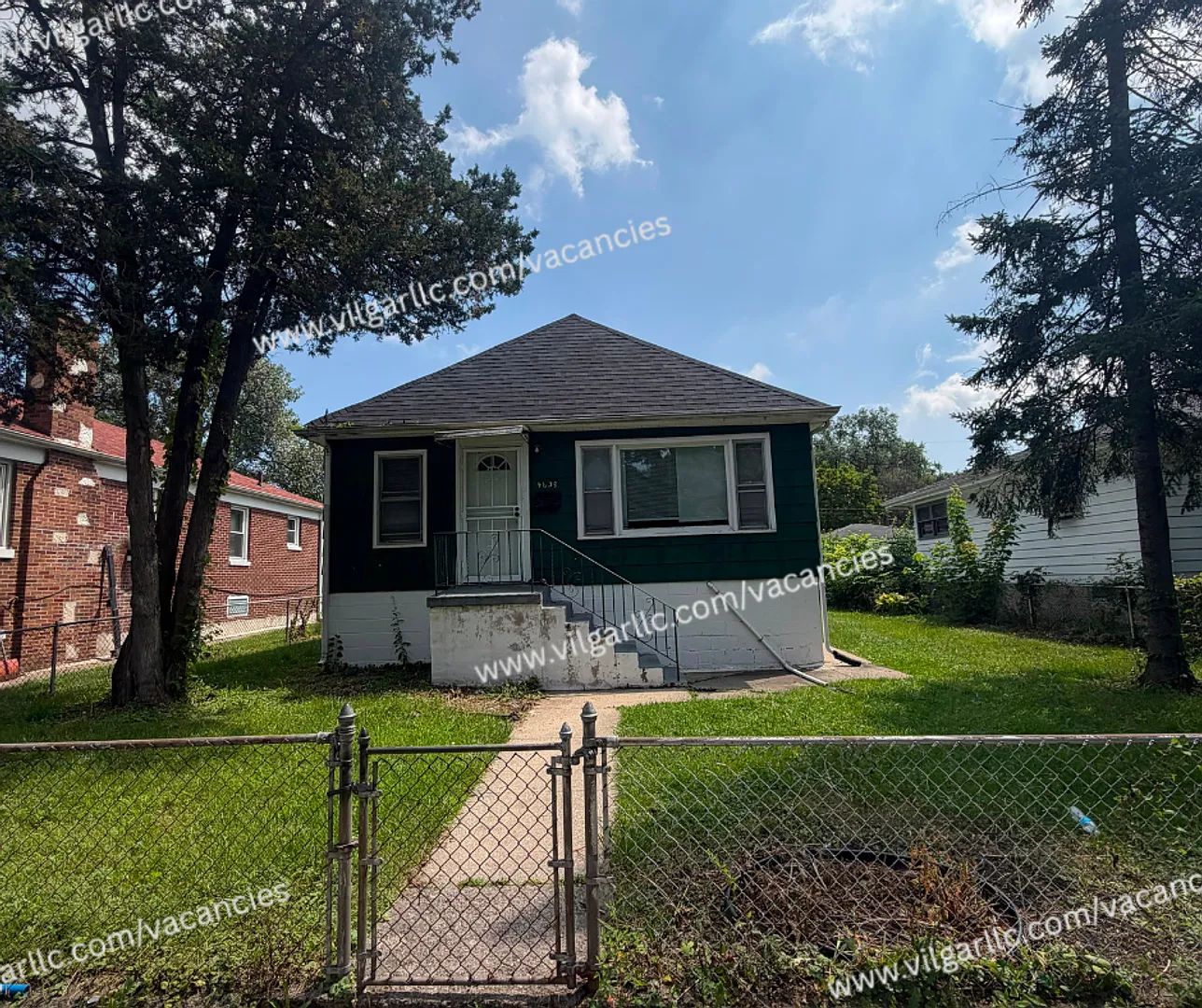 For Rent Spacious 3 Bed / 1.5 Bath Home — Photo 1