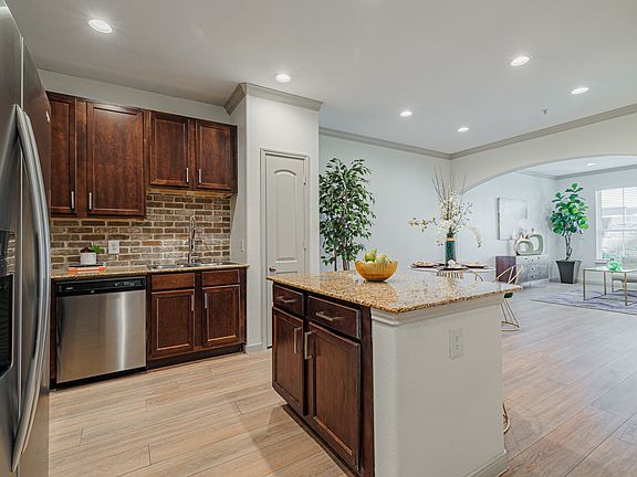 3rd image of 7777 Katy Fwy APT 448