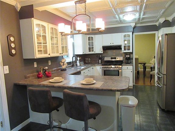 4th image of 307 Old Mill Trce