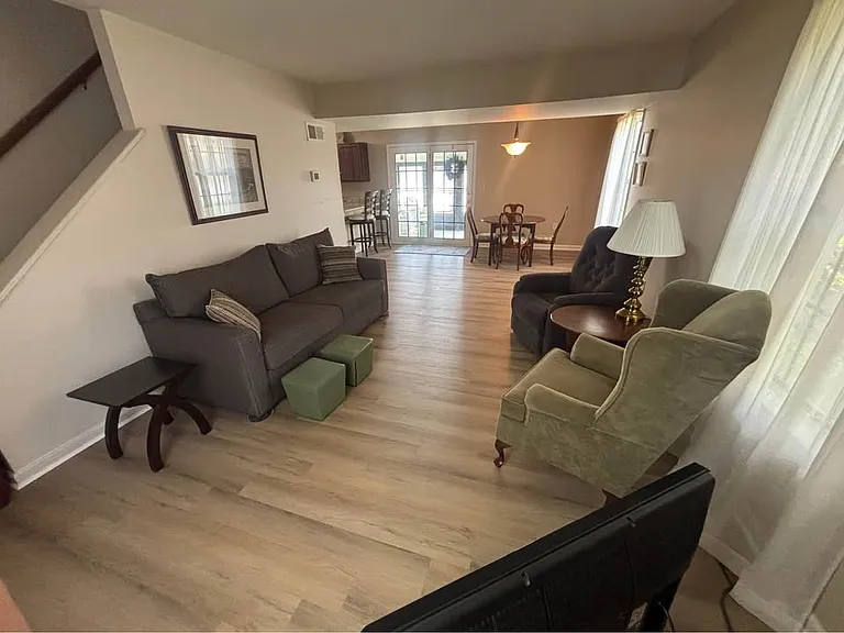 40 Carriage House Dr — Photo 4