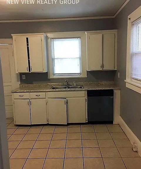1025 Ambassador St — Photo 13