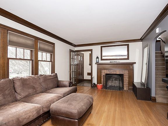 3rd image of 207 Kenilworth Dr