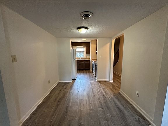 5th image of 103 Palace Cir