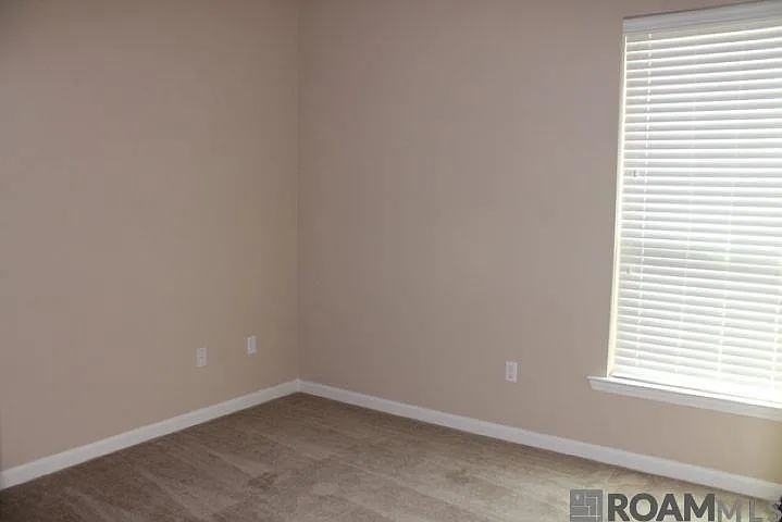 37237 Market Place Dr — Photo 17