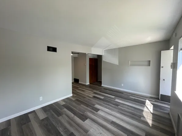 10060 Toelle Ln APT A, Saint Louis, MO 63137