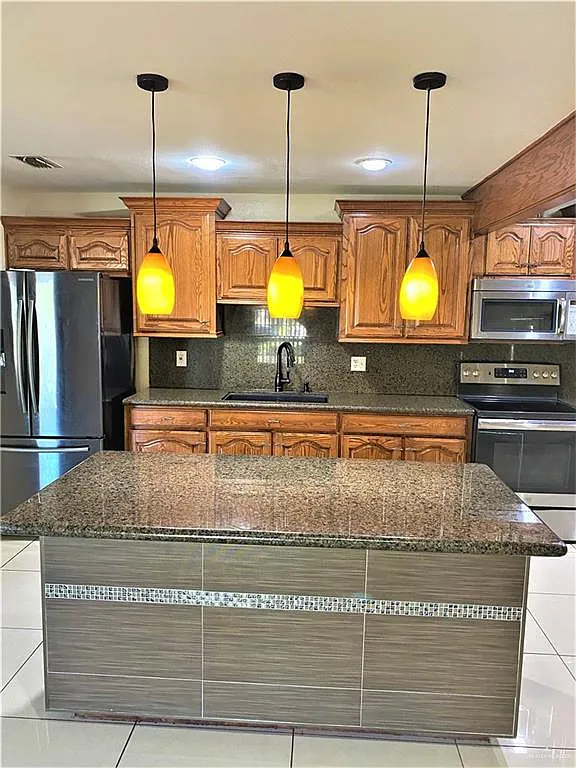 3 bed, 2.0 bath, 1658 sqft, $1,650 — Photo 4