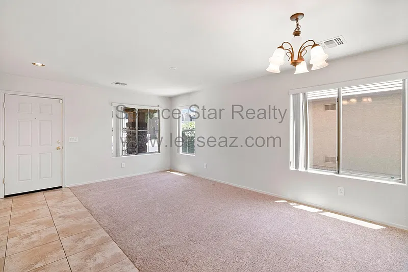 4 bed, 2.5 bath, 2322 sqft, $1,699 — Photo 4