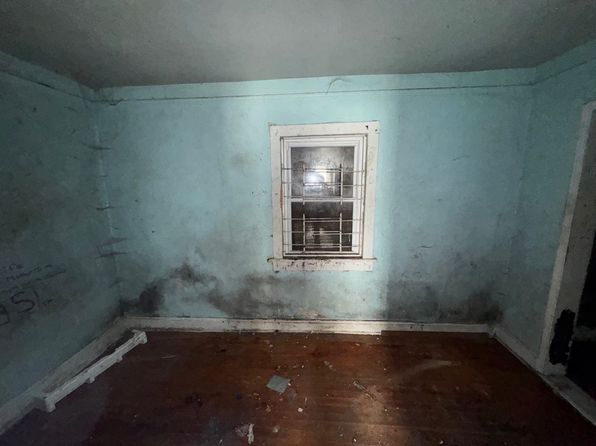 chicago-illinois-2120522629 picture