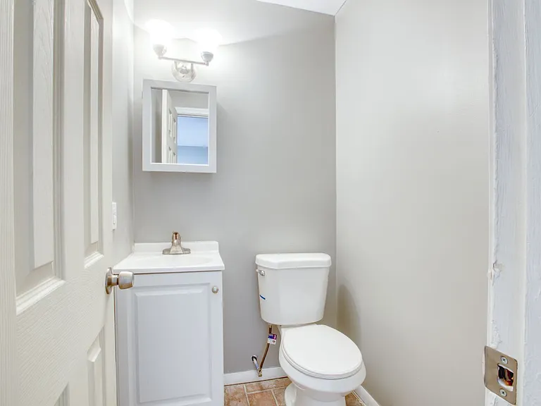 72 Caesar Dr — Photo 18