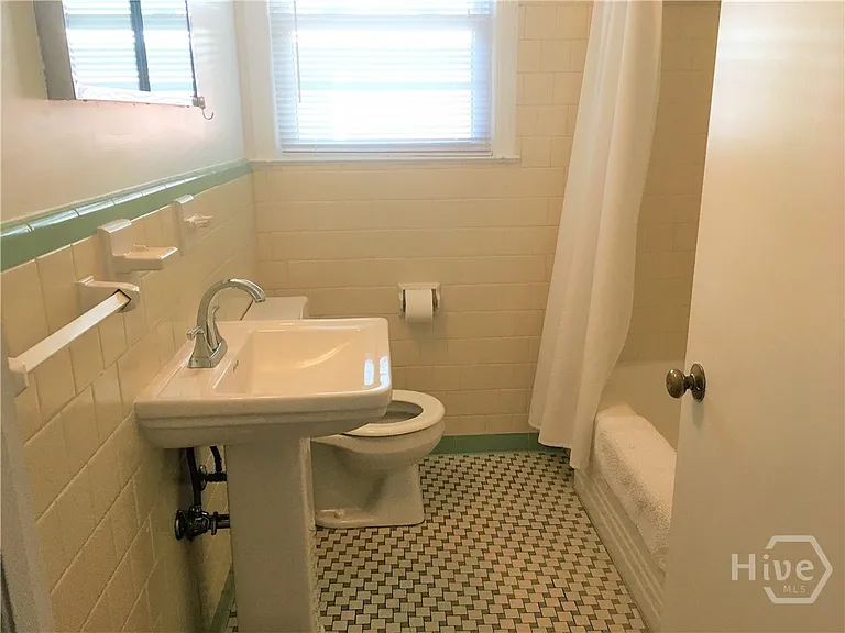 130 Andover Dr — Photo 17