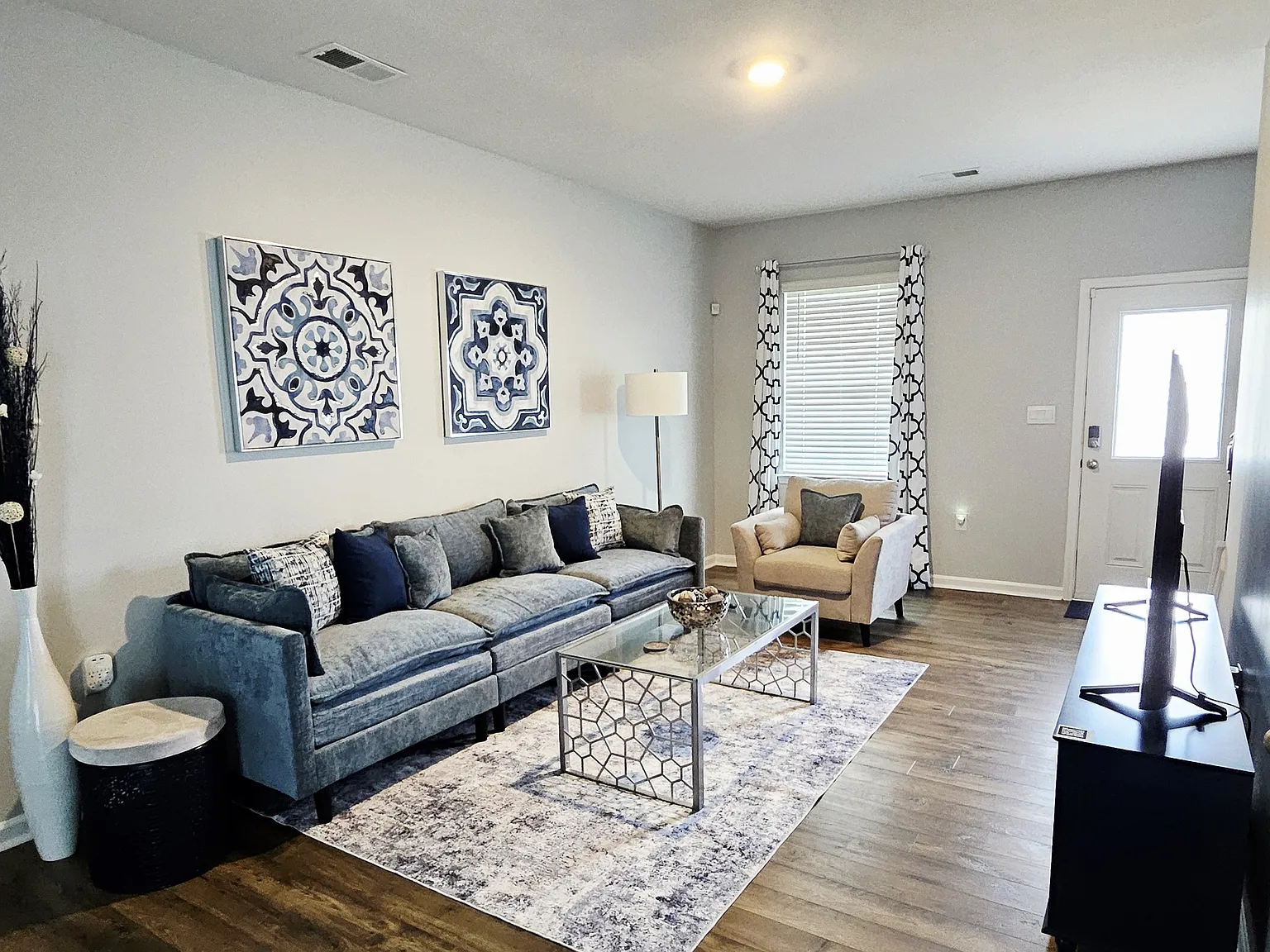 3 bed, $3,000 — Photo 3