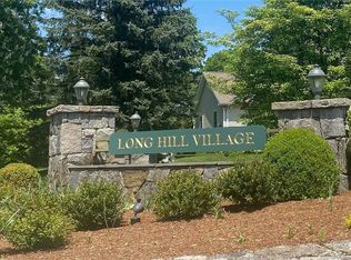 53 Long Hill Pl, Trumbull, CT 06611