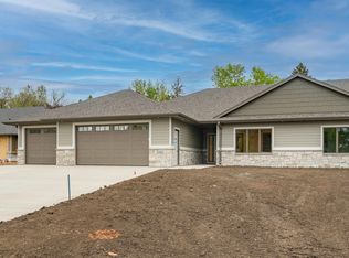 5302 W Cardinal Cove Pl, Sioux Falls, SD 57106
