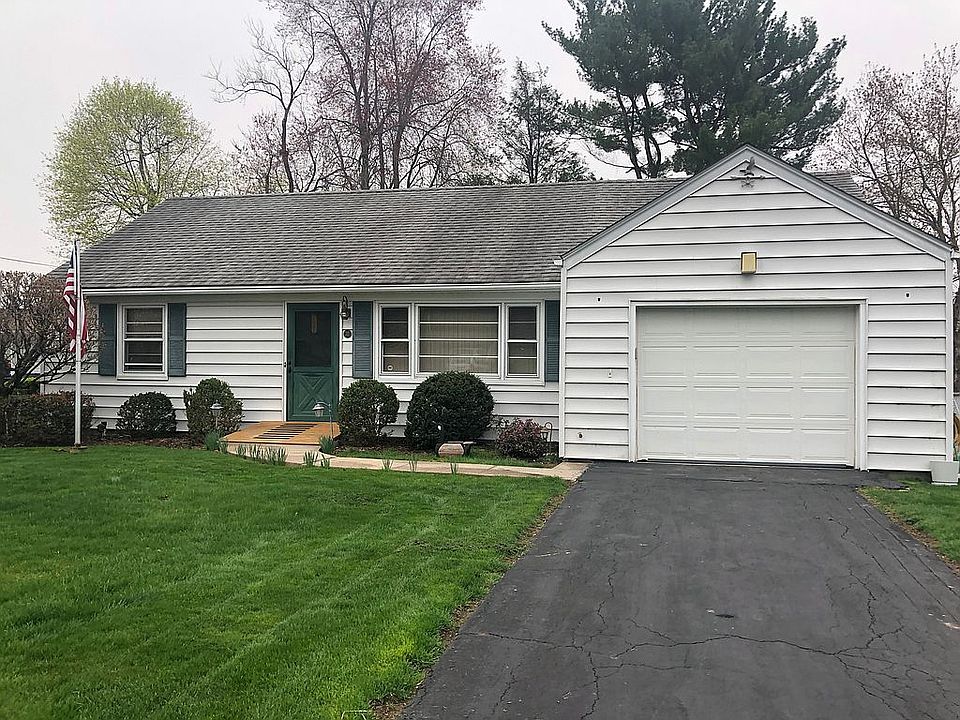 1st image of 32 Jackson Dr