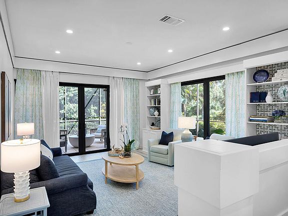 4th image of 2 Lakeside Ln