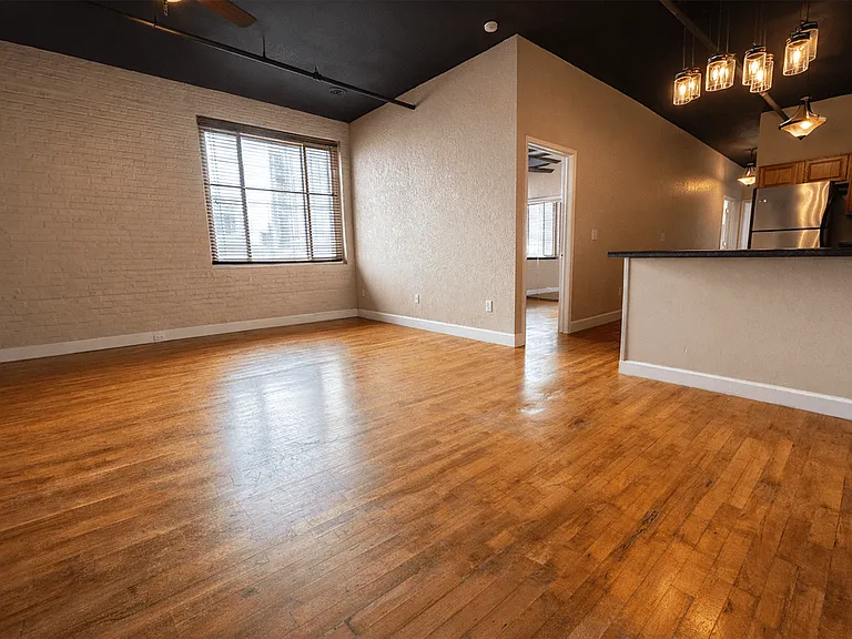 159 W Pearl St #402 — Photo 2