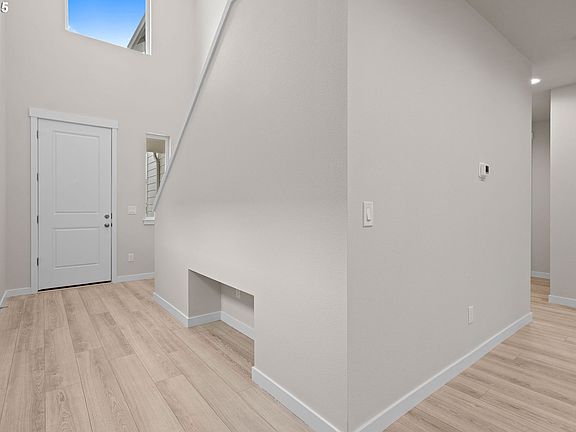 5th image of 2236 Ash St #21