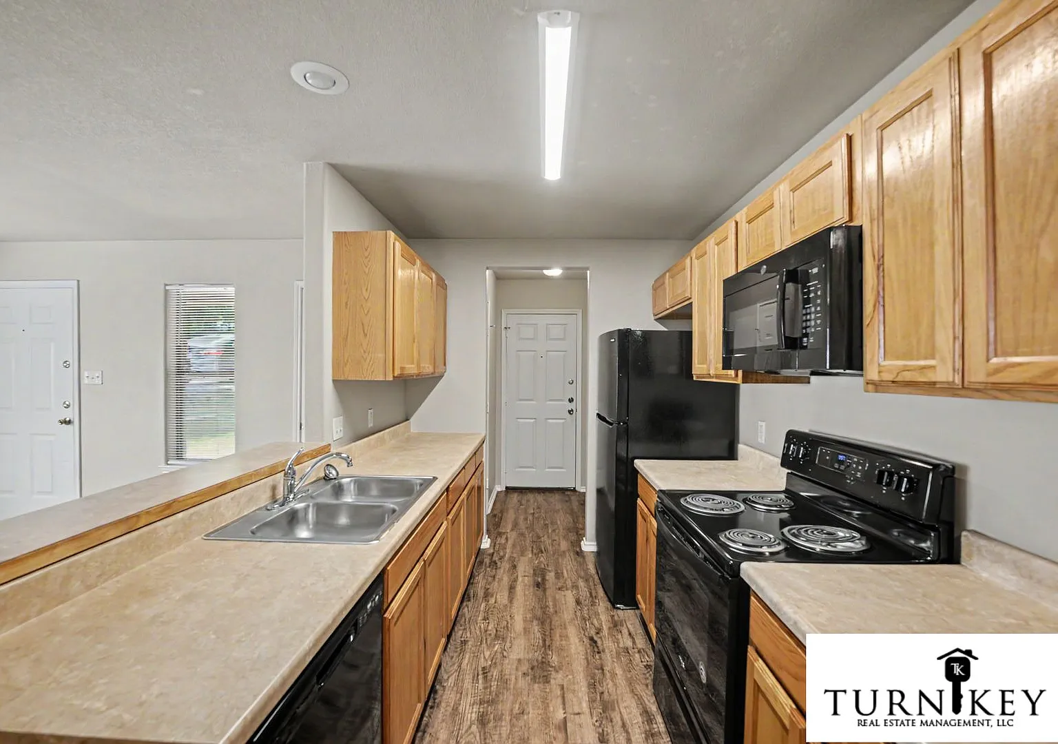 8028-8030 Tanner — Photo 3