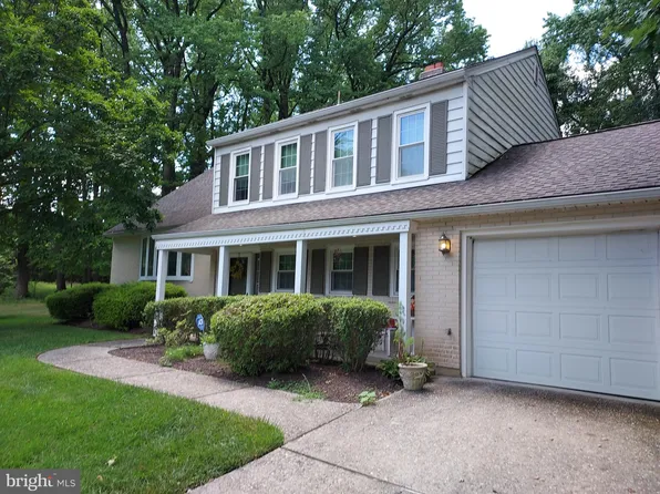 8 Magnolia Ct, Wilmington, DE 19810