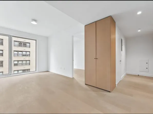 250 East 25th Street image 22 of 27