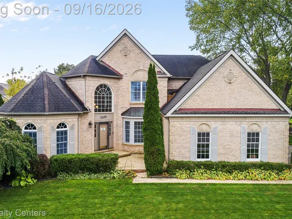 2077 Applebrook Dr, Commerce Township, MI 48382