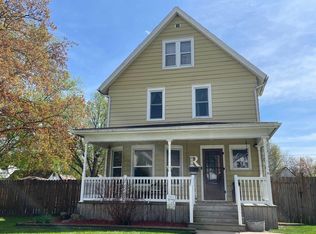 408 7th St, Baraboo, WI 53913