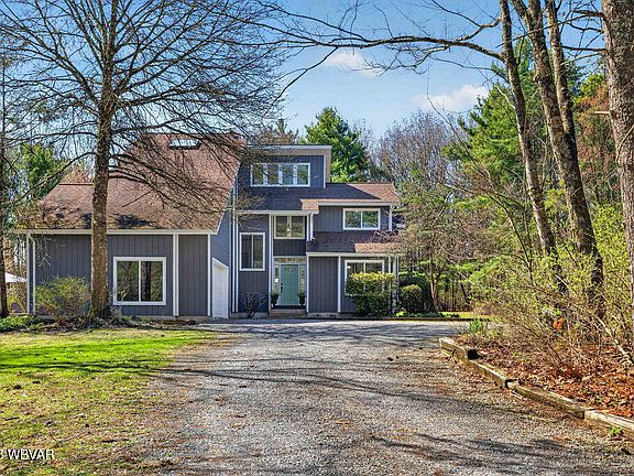 3rd image of 683 Becker Hill Rd