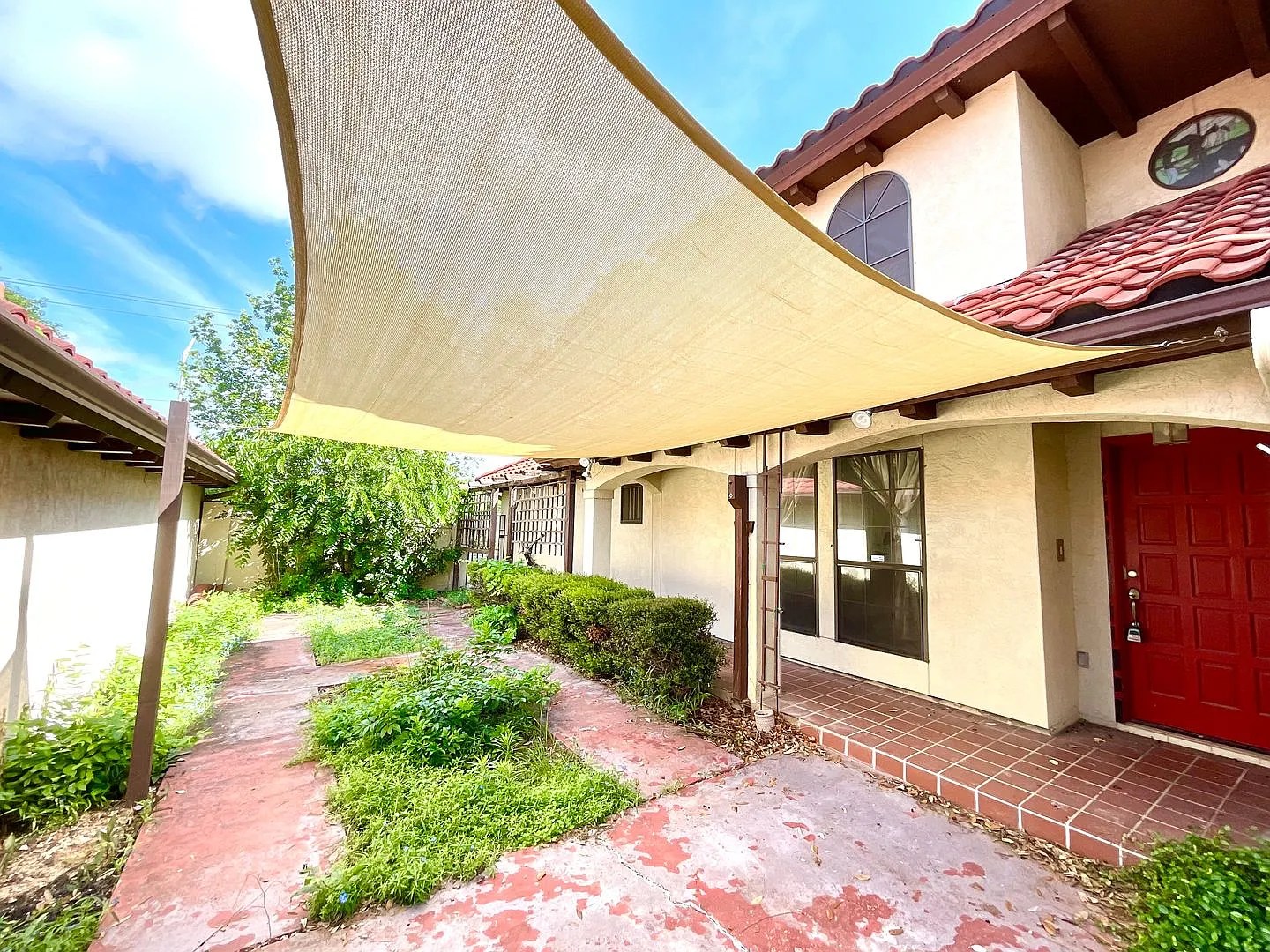 *Move In Special* 2 Bedroom Garden Style Villa Home In A Prime Location Near Shopping & Dining! — Photo 4