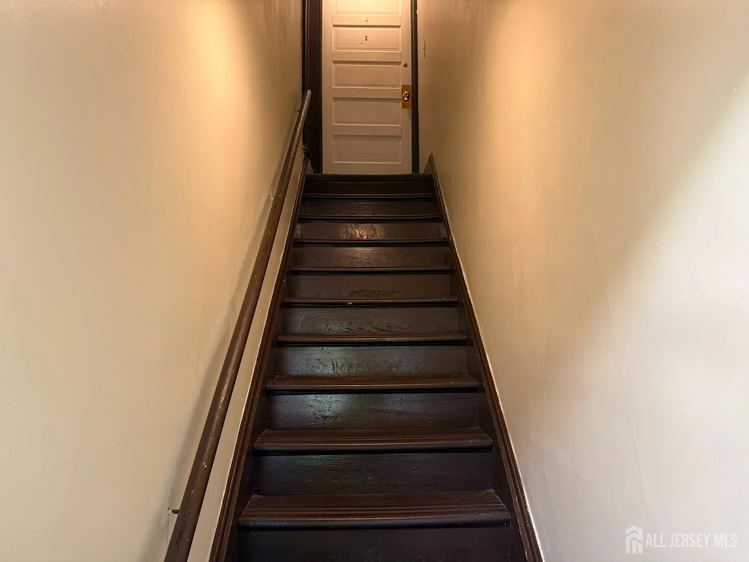 3 bed, 1.0 bath, 7594 sqft, $2,200 — Photo 4