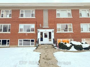 725 Melbourne Ave #1, Ottawa, ON K2A 1X4
