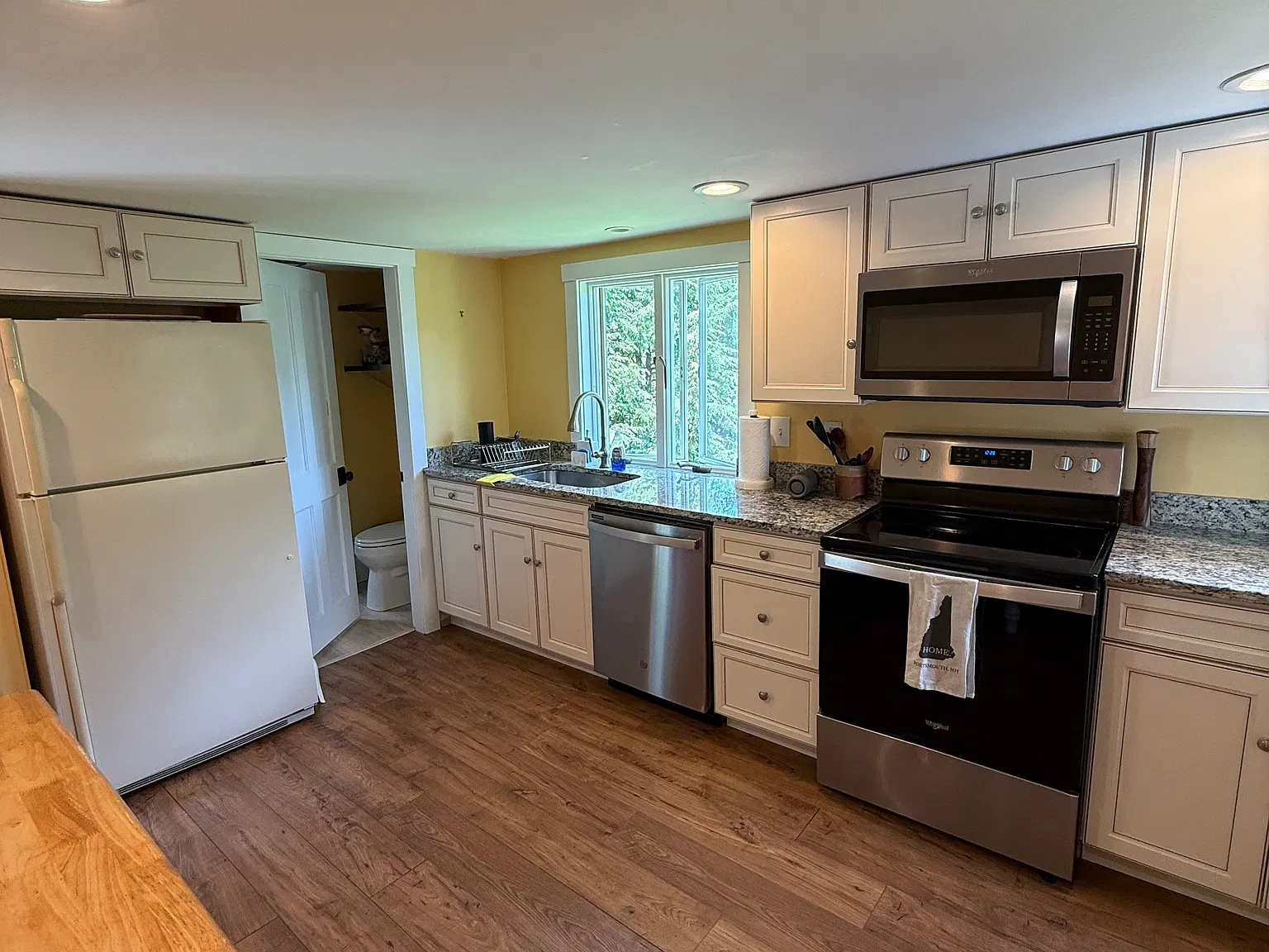 3 bed, 1.5 bath, 1400 sqft, $3,300 — Photo 3
