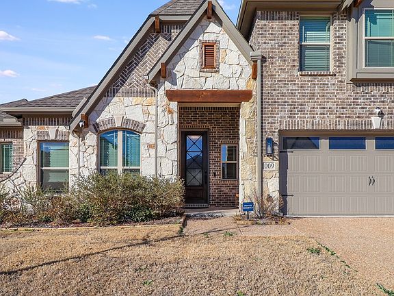 4th image of 1009 Pecan Glen Dr