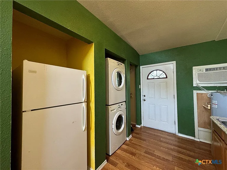 1108 W McCarty Ln #B — Photo 3