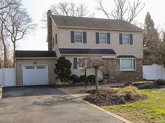 3rd image of 47 Lincoln Dr