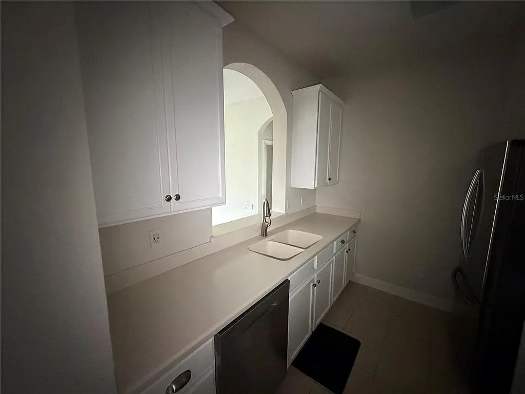 3 bed, 2.0 bath, 1412 sqft, $2,000 — Photo 3
